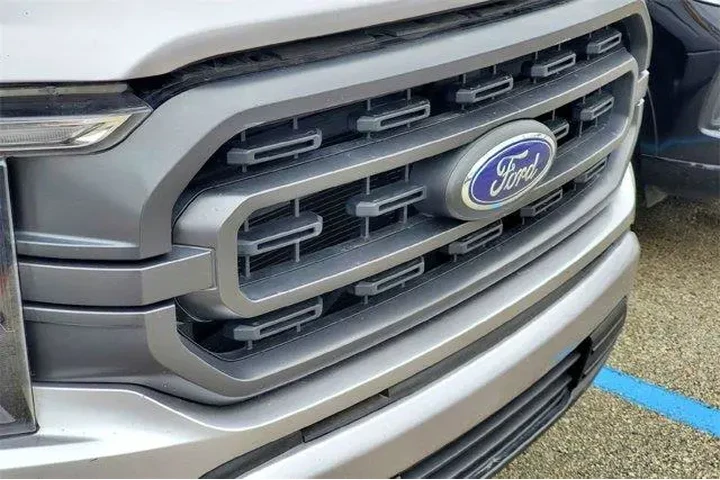 $30607 : Ford F-150 2023 4x2 XL 4dr S image 3