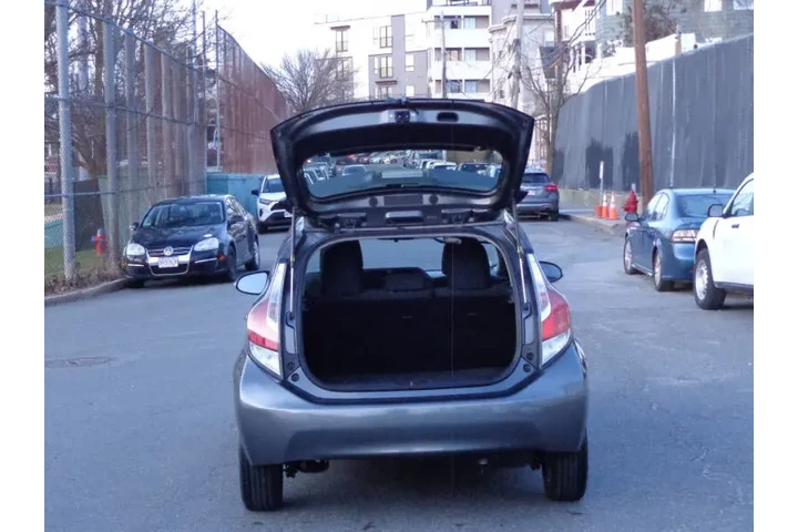 $11950 : 2015 Prius c Four image 10