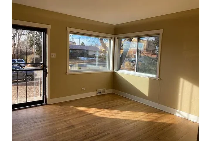 $2000 : House For Rent!! image 3