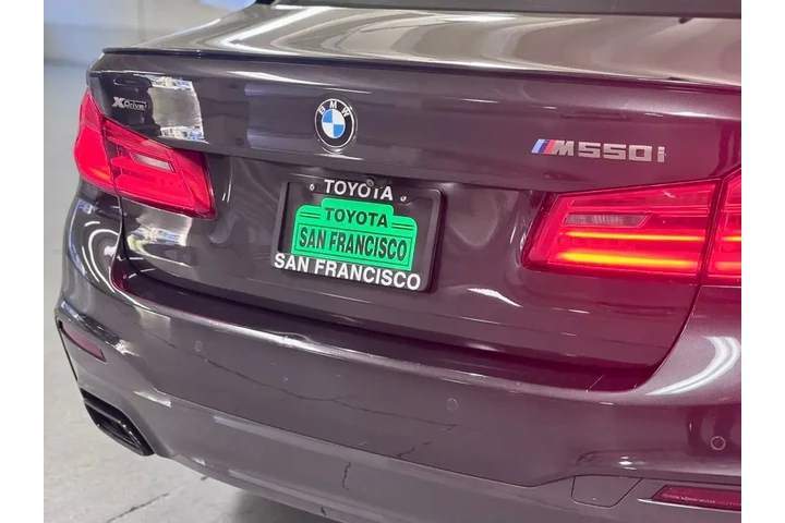 $27588 : 2018 5 Series M550i xDrive image 5