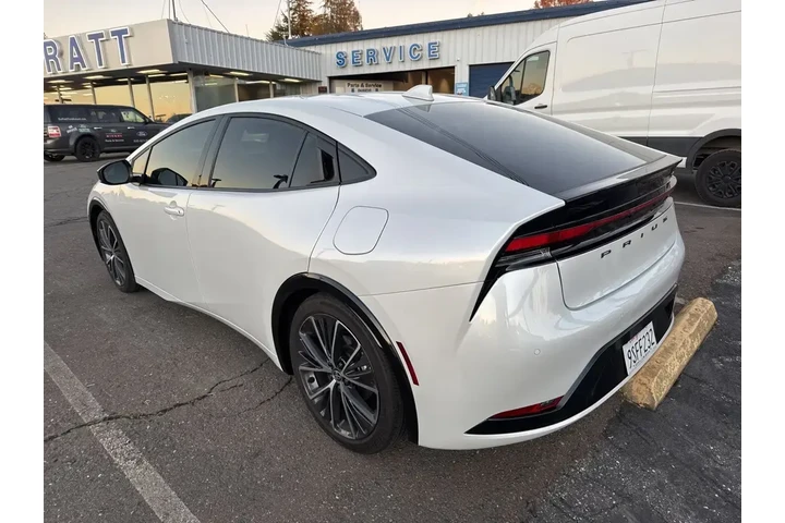 $30000 : Toyota Prius 2024 XLE 4dr Ha image 3