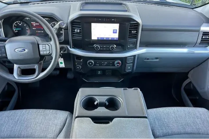 $35741 : Ford F-150 2023 4x4 XLT 4dr image 3