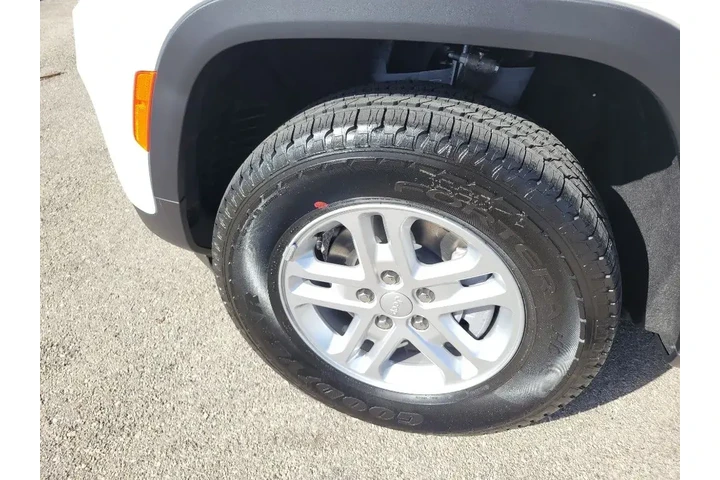 $33995 : Jeep Grand Cherokee 2025 4x4 image 9