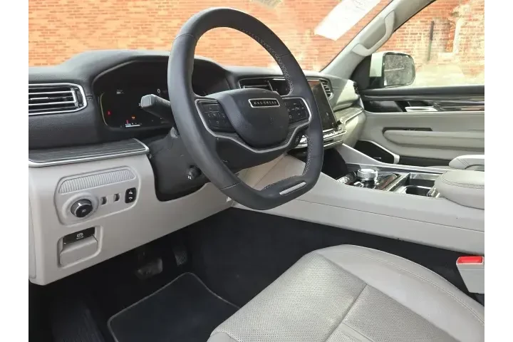 $32990 : Jeep Wagoneer 2022 4x4 Serie image 8