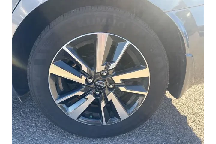 $17991 : Nissan Versa 2025 SV 4dr Sed image 10