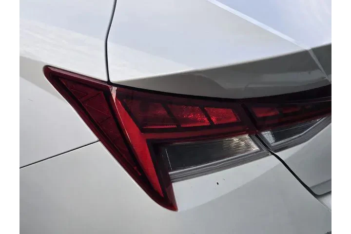 $21145 : Hyundai ELANTRA 2023 Limited image 7