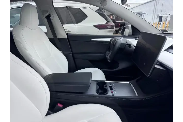 $33731 : Tesla Model Y 2023 AWD Perfo image 3