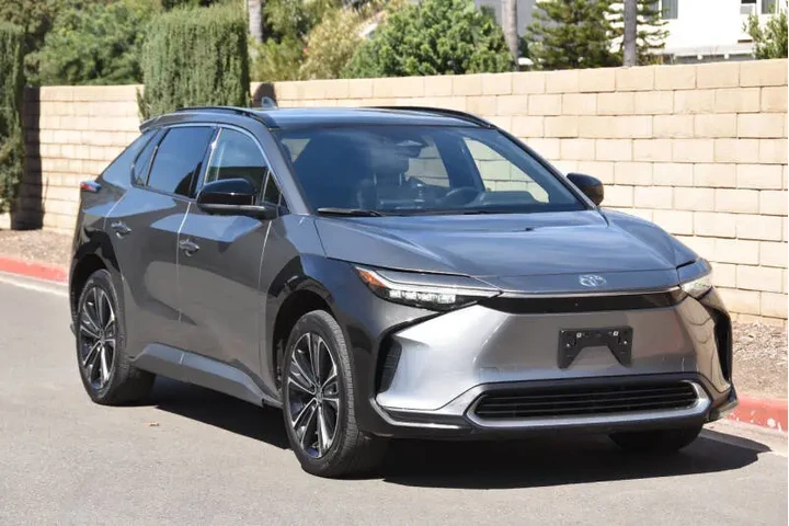 $23875 : 2023 bZ4X Limited image 3