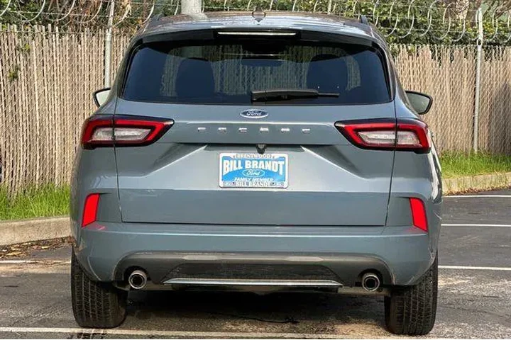 $18495 : Ford Escape 2023 ST-Line 4dr image 8