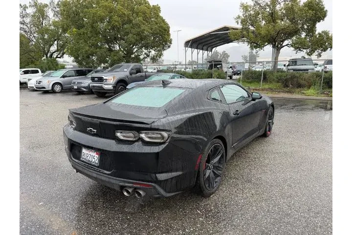 $26400 : Chevrolet Camaro 2021 LT 2dr image 3