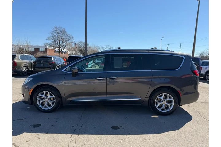 $11450 : 2018 Pacifica Touring L image 5