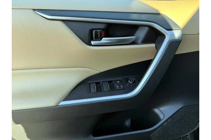 $29999 : Toyota RAV4 2024 AWD XLE 4dr image 8