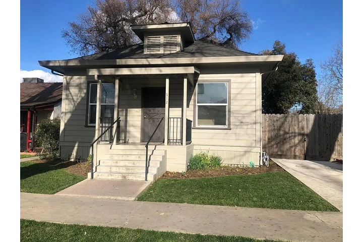 $1100 : TWO BEDROOM MOVE IN RENTAL!. image 1