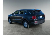 $27538 : Kia Sorento 2023 LX 4dr SUV thumbnail