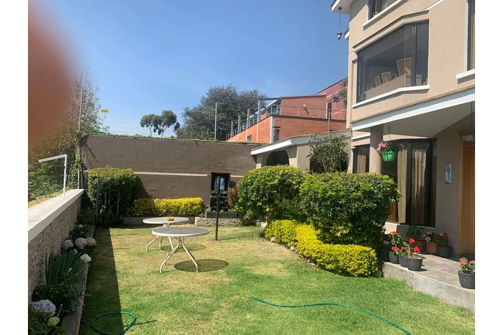$330000 : Hermosa amplia casa en Cumbayá image 3