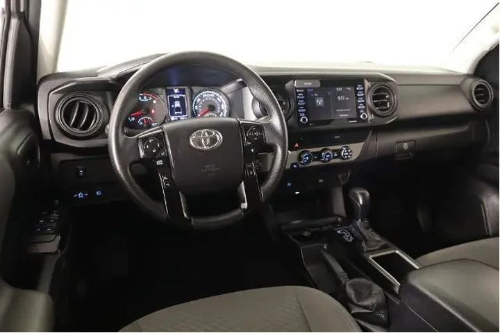$27016 : Toyota Tacoma 2022 4x2 SR 4d image 2