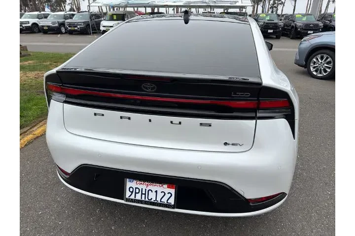 $29995 : Toyota Prius 2024 AWD Limite image 6