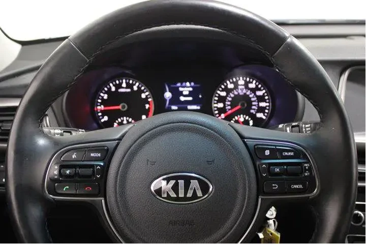 $13951 : Kia Optima 2018 S 4dr Sedan image 8