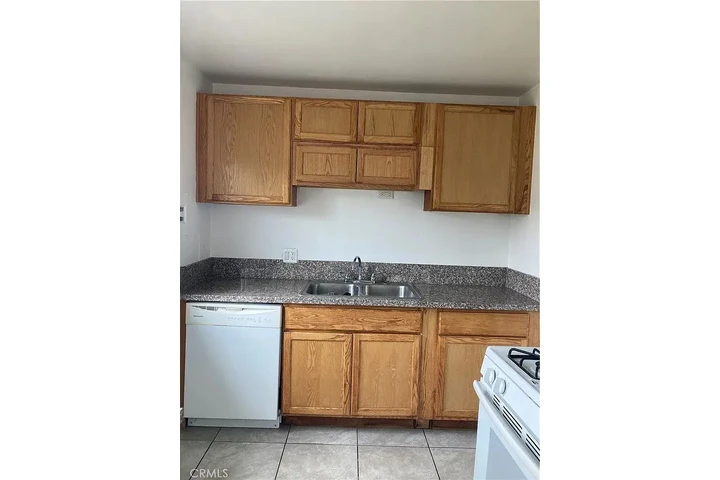 $750 : Beautiful ..Fontana, CA image 5