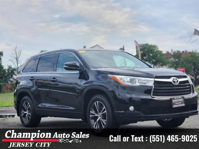 Used 2016 Highlander AWD 4dr image 6