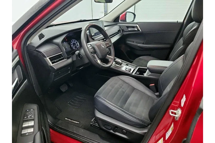 $23998 : Mitsubishi Outlander 2024 SE image 10