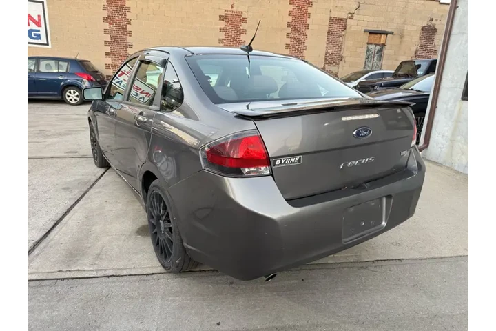 $6995 : 2010 Focus SES Sedan image 4