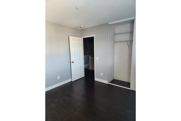 $750 : FONTANA- CUARTO DE RENTA image 3