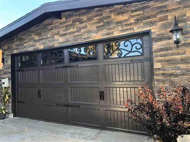 Aluminum Garage Doors VIP image 2