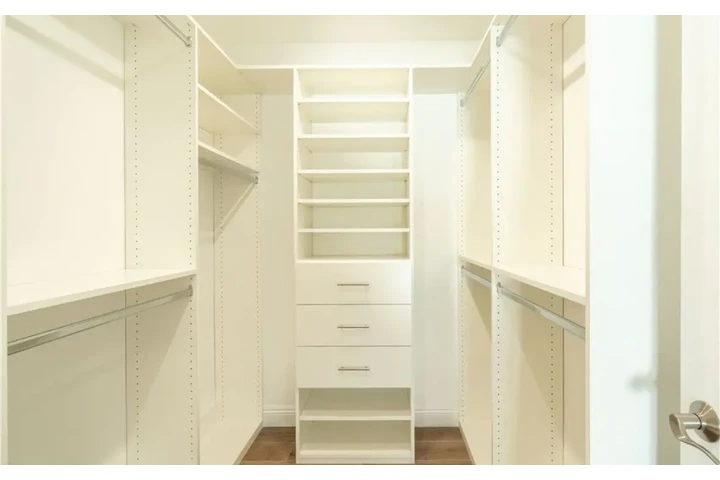 $2500 : 3 Bedrooms 2 Bath in South LA image 8