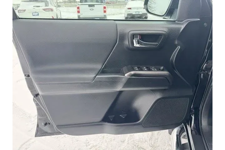 $34353 : Toyota Tacoma 2019 4x4 TRD P image 9