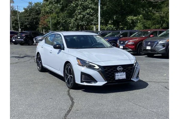 $20995 : Nissan Altima 2023 2.5 SR 4d image 1
