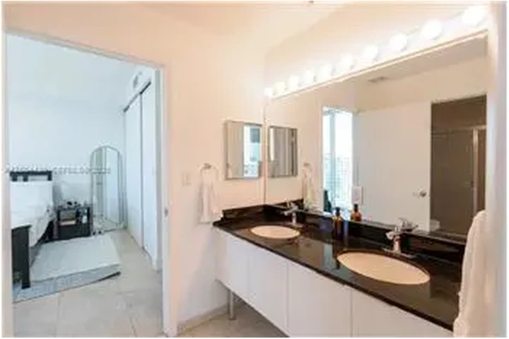 $6000 : Rental property with 3 bedro image 9