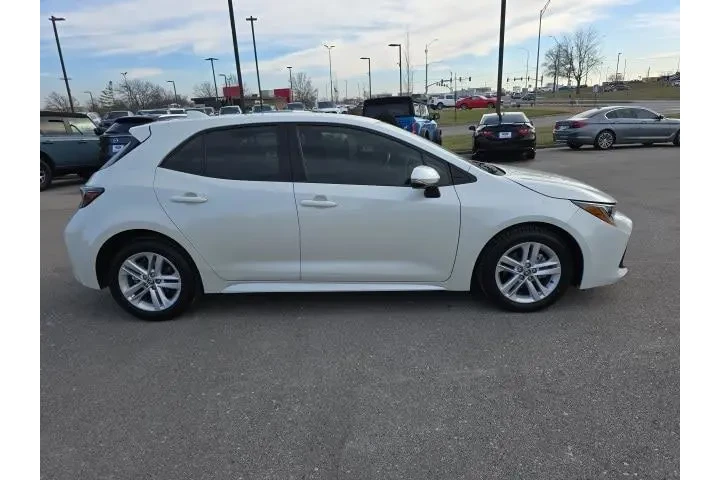 $19500 : Toyota Corolla Hatchback 202 image 6