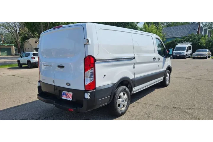 $17990 : 2019 Transit 250 image 5