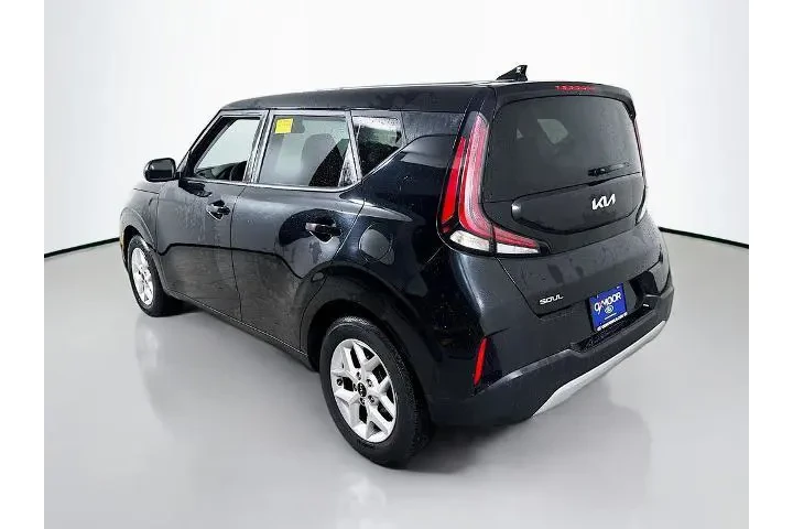 $13984 : Kia Soul 2023 S 4dr Crossove image 5