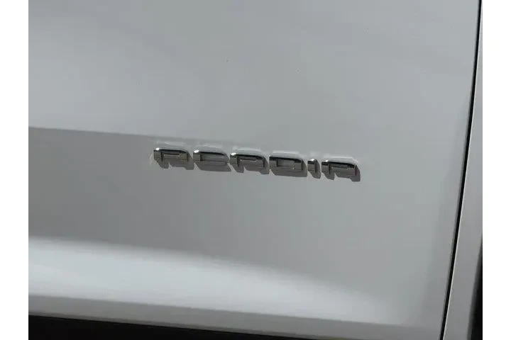 $34841 : GMC Acadia 2025 Elevation 4d image 4