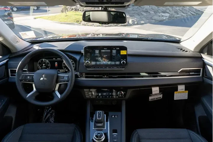 $36180 : Mitsubishi Outlander PHEV 20 image 2