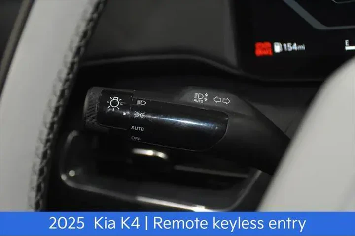 $26500 : Kia K4 2025 GT-Line 4dr Seda image 10