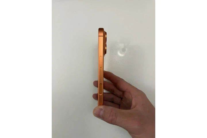 $900 : Apple iPhone 17 Pro 512GB AT image 6