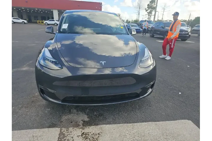 $34990 : Tesla Model Y 2024 AWD Long image 2