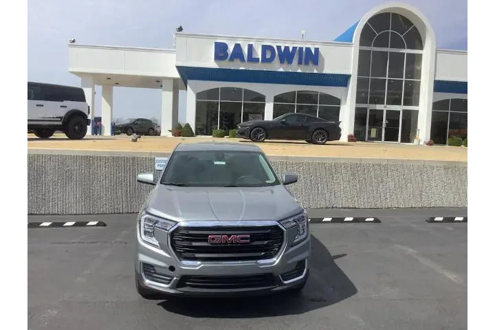 $23950 : GMC Terrain 2024 AWD SLE 4dr image 2