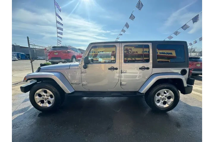 2013 Wrangler Unlimited Sahara image 5