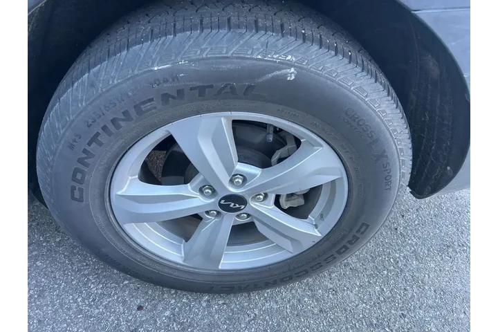 $22335 : Kia Sorento 2023 LX 4dr SUV image 7