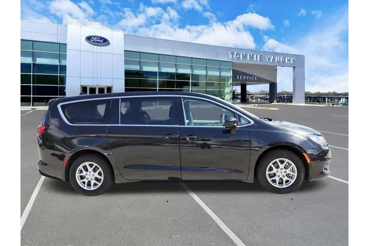 $20265 : Chrysler Voyager 2023 LX 4dr image 5