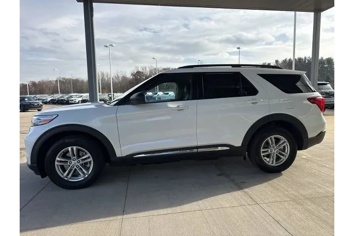 $31900 : Ford Explorer 2023 AWD XLT 4 image 4