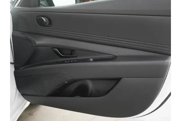 $24998 : Hyundai ELANTRA Hybrid 2025 image 9