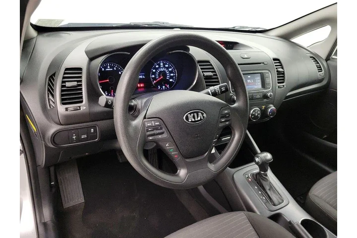 $13599 : Kia Forte 2016 LX 4dr Sedan image 9