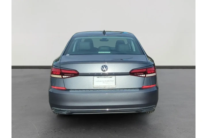 Volkswagen Passat 2021 SE 4d image 4