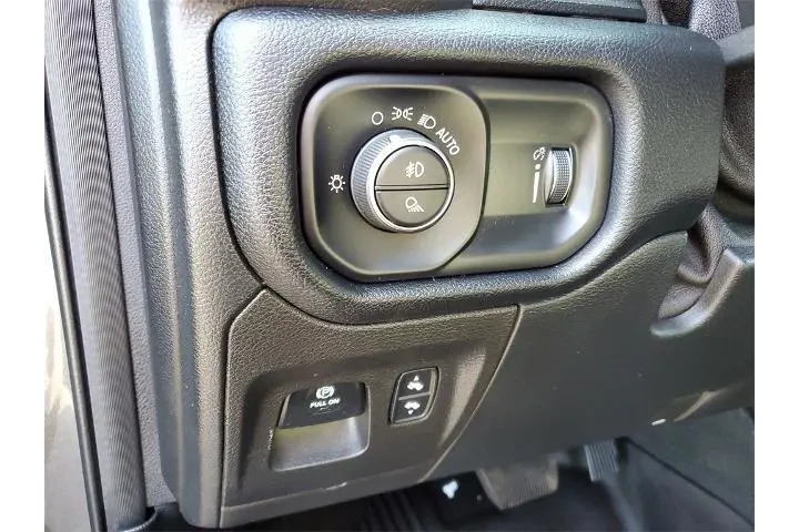 $23695 : Ram 1500 2021 4x4 Big Horn 4 image 8