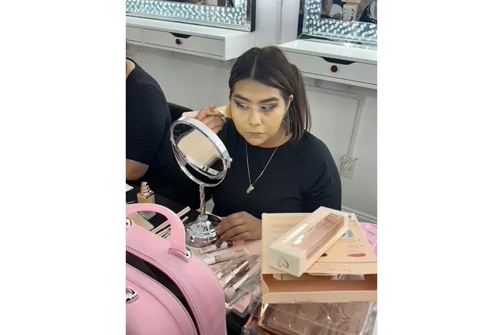 Curso de uñas acrilica image 6